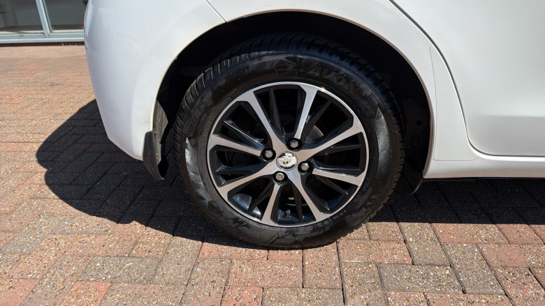 Toyota Yaris 1.0 [72] VVT-i Icon Tech 5dr Petrol Hatchback